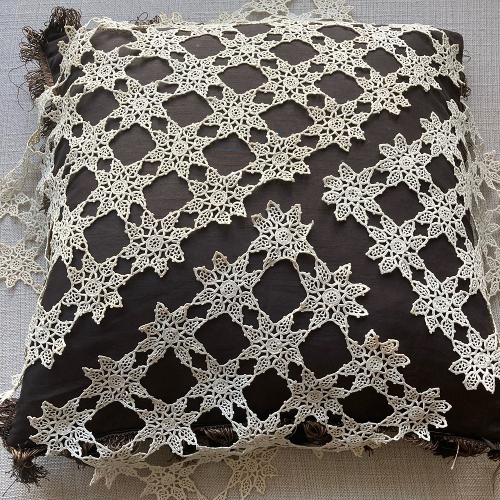 3 Pieces of vintage lace hand crocheted doilies, 1 piece is bigger, light beige